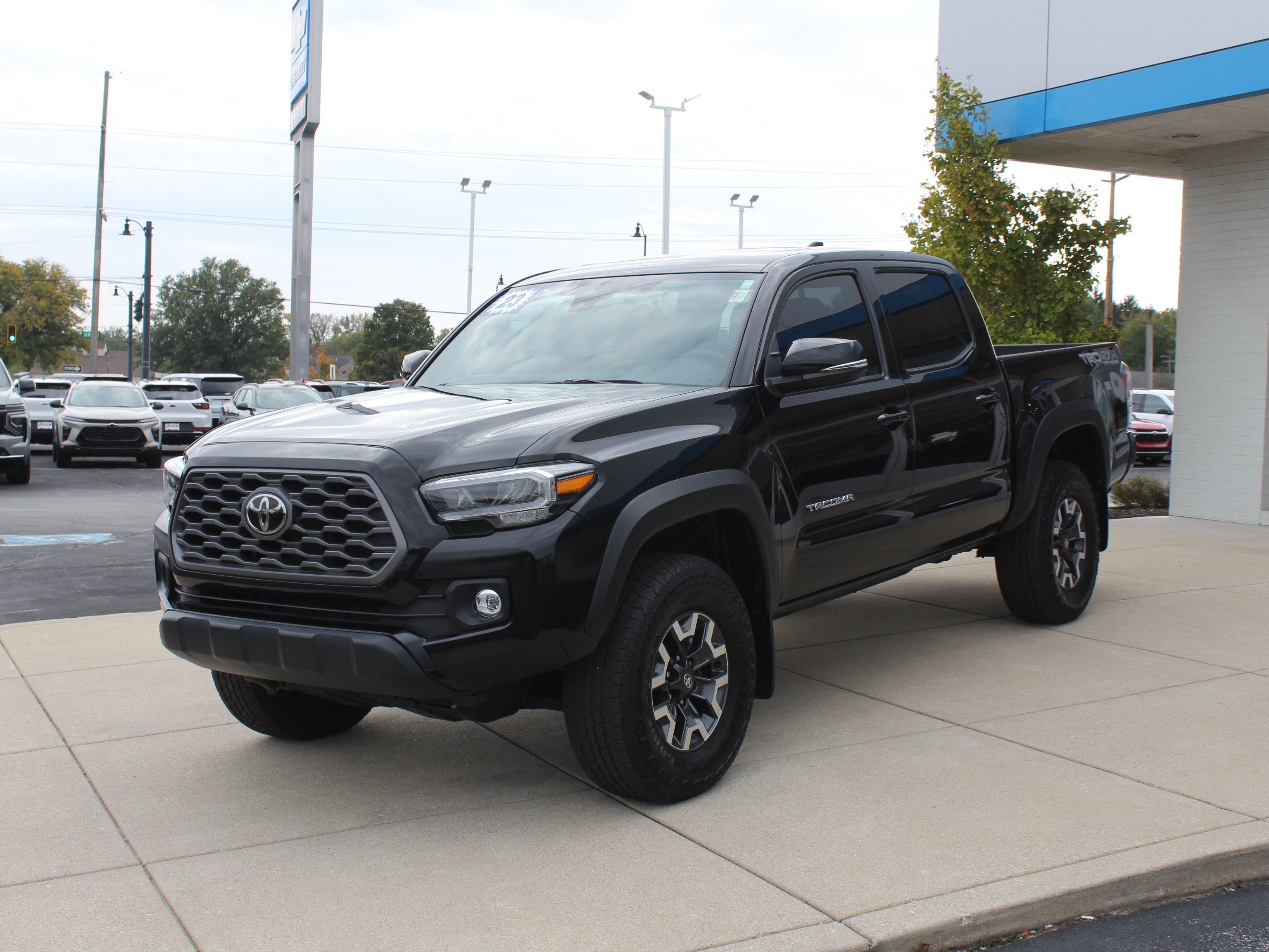 Used 2023 Toyota Tacoma TRD Off-Road w/ TRD Premium Off Road Package AWD/4WD image 10
