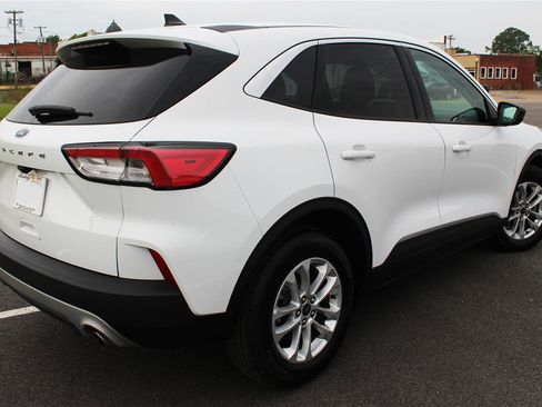 Used 2022 Ford Escape SE image 16