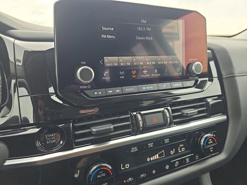 Used 2025 Nissan Pathfinder SV FWD image 21
