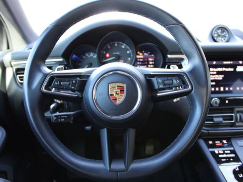 Certified 2022 Porsche Macan image 15