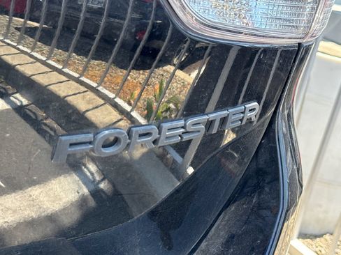 Used 2024 Subaru Forester Premium AWD/4WD image 2
