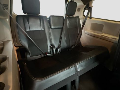 Used 2019 Dodge Grand Caravan SXT FWD image 26