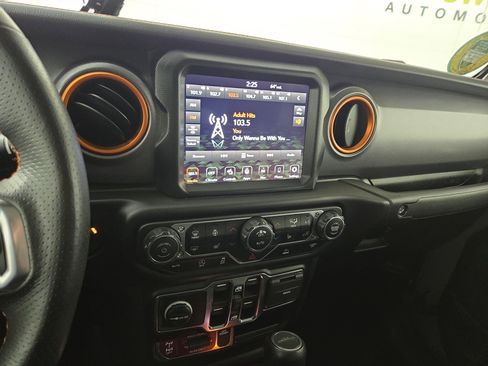 Used 2022 Jeep Gladiator Mojave w/ Cold Weather Group AWD/4WD image 23
