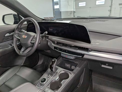 Certified 2024 Cadillac XT4 Premium Luxury w/ Cold Weather Package AWD/4WD image 45