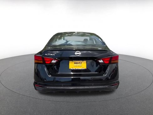 Used 2025 Nissan Altima 2.5 SV FWD image 10