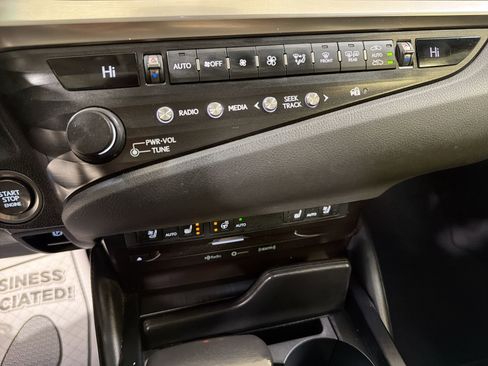 Used 2019 Lexus ES 350 w/ Ultra Luxury Package image 20
