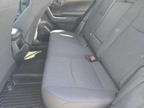 Used 2021 Toyota RAV4 LE image 9