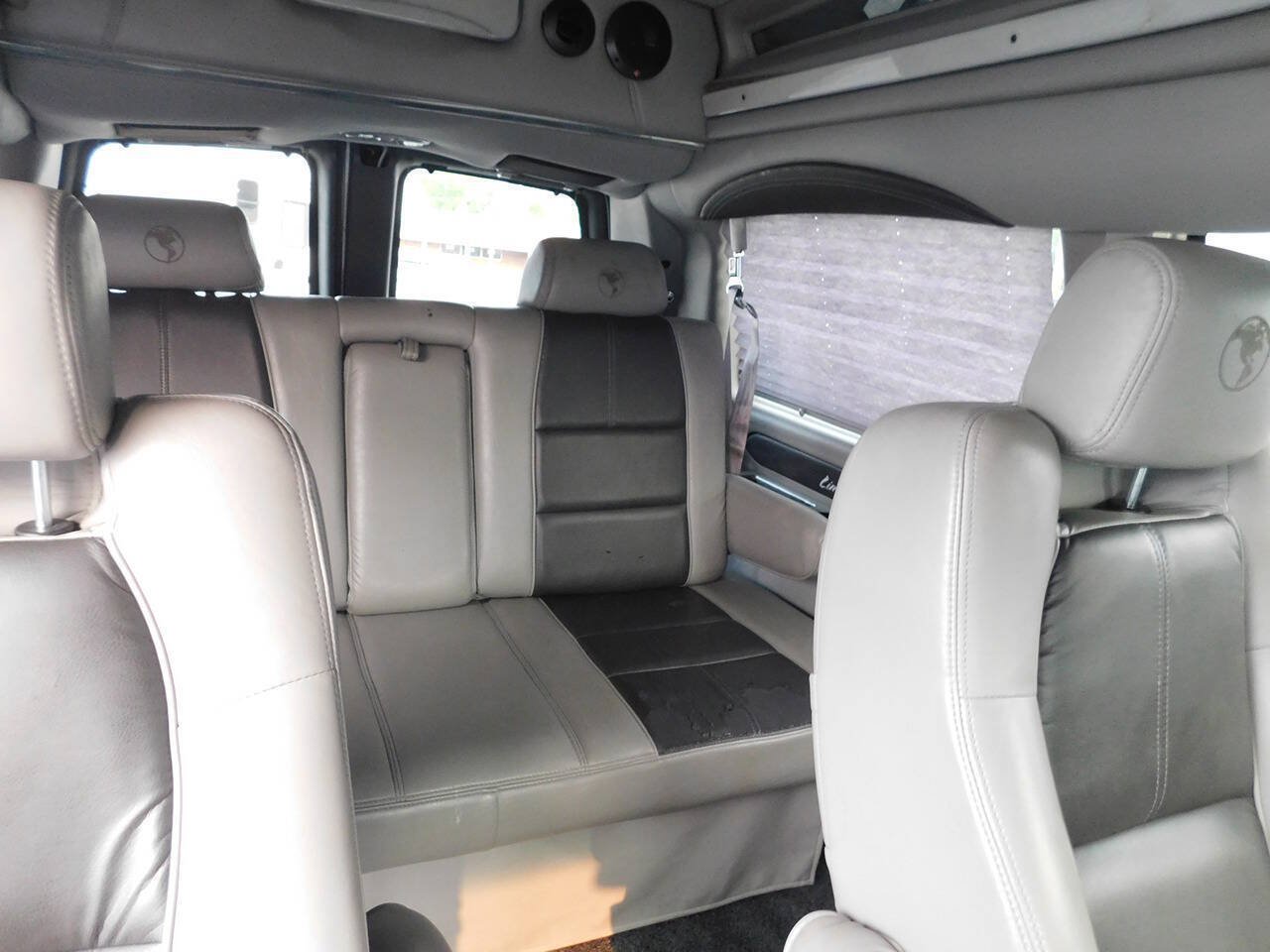 Used 2016 Chevrolet Express 2500 RWD image 38