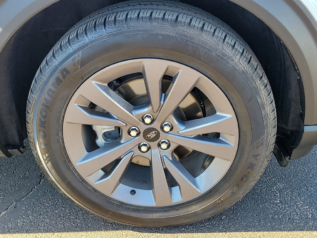 Used 2023 Ford Explorer XLT w/ Equipment Group 202A RWD image 7