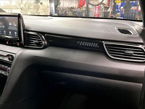 Used 2019 Hyundai Veloster 2.0 Premium image 17