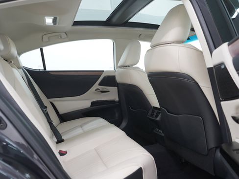 Used 2025 Lexus ES 350 w/ Luxury Package FWD image 12
