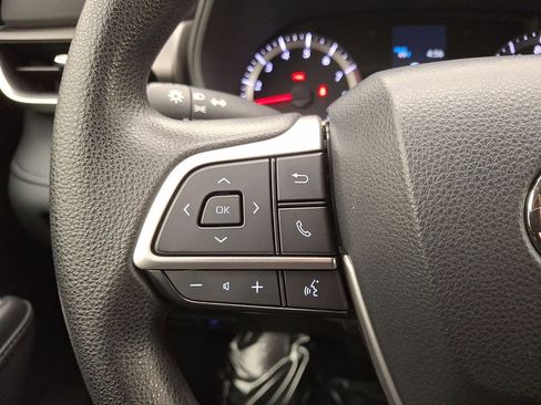 Certified 2022 Toyota Highlander L image 17