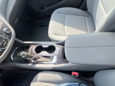 Used 2017 Chevrolet Malibu LT FWD image 17