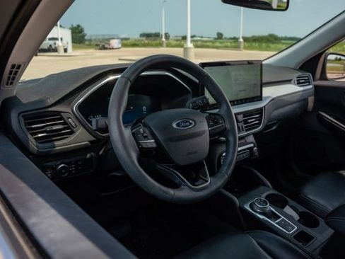Used 2023 Ford Escape Platinum AWD/4WD image 11
