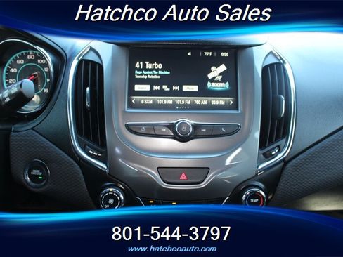 Used 2018 Chevrolet Cruze LT w/ Convenience Package FWD image 13