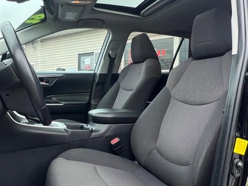 Used 2019 Toyota RAV4 XLE image 10