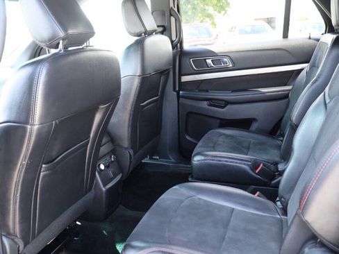 Used 2018 Ford Explorer XLT w/ Equipment Group 202A AWD/4WD image 18