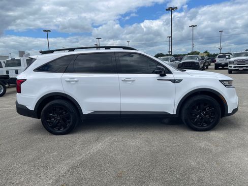 Used 2023 Kia Sorento S w/ Panoramic Sunroof Package AWD/4WD image 3