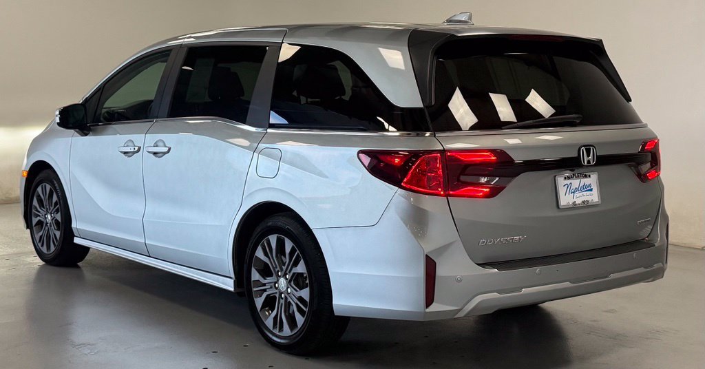 Used 2025 Honda Odyssey Touring image 4