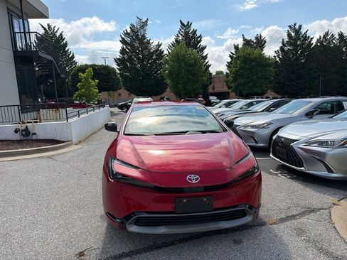 Used 2024 Toyota Prius XLE AWD/4WD image 4