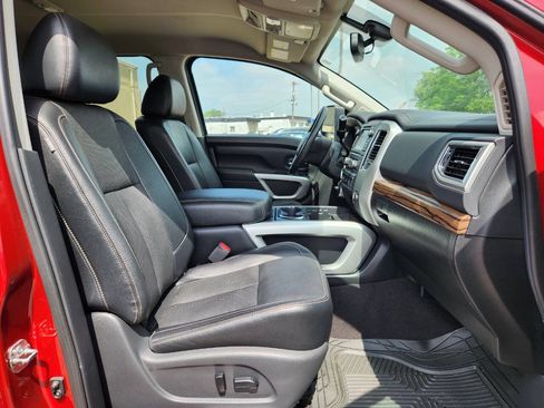 Used 2018 Nissan Titan SL w/ Chrome Package AWD/4WD image 15
