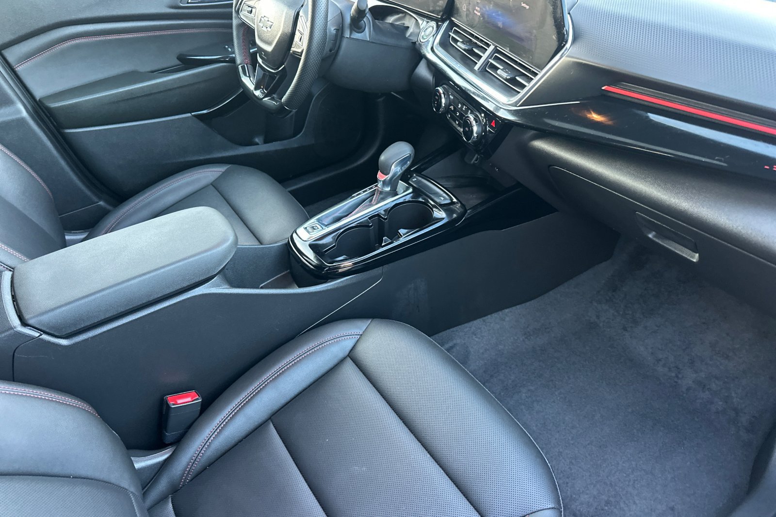 Used 2026 Chevrolet Trax RS w/ Sunroof Package FWD image 19