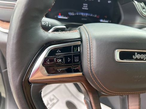Used 2023 Jeep Grand Cherokee Summit w/ Luxury Tech Group V AWD/4WD image 19