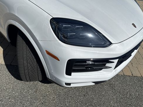 Used 2025 Porsche Cayenne S AWD/4WD image 3