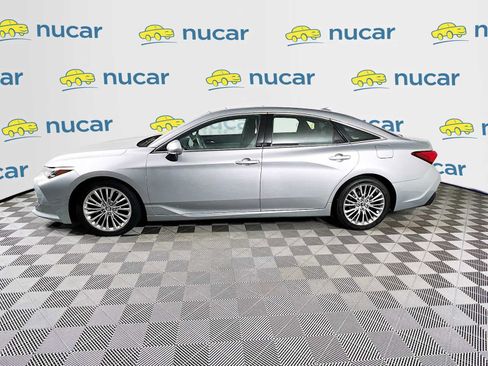 Used 2019 Toyota Avalon Limited image 4