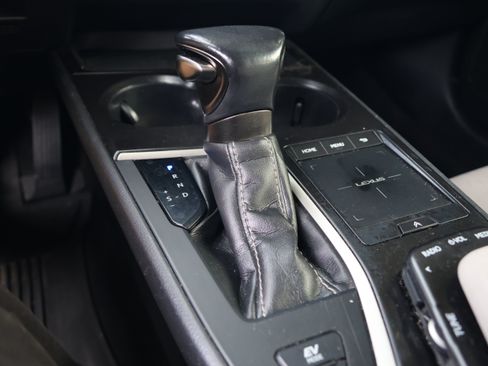 Used 2021 Lexus UX 250h w/ Accessory Package (Z1) AWD/4WD image 26