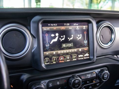 Used 2020 Jeep Gladiator Rubicon AWD/4WD image 17