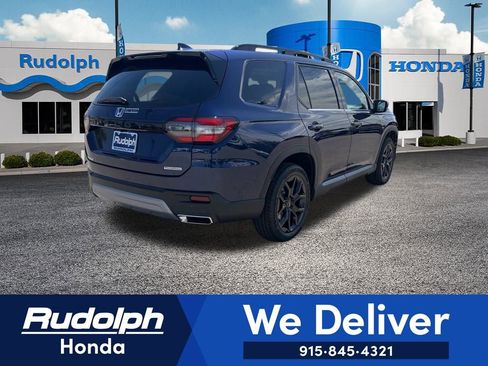 New 2025 Honda Pilot Touring image 5