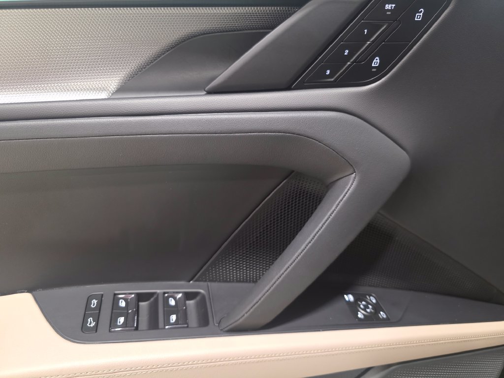 Certified 2026 Porsche Cayenne Electric AWD/4WD image 25