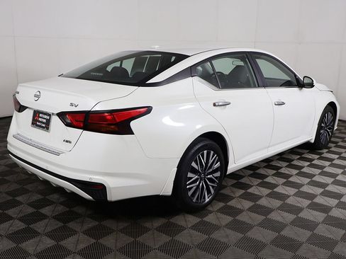 Used 2023 Nissan Altima 2.5 SV AWD/4WD image 6