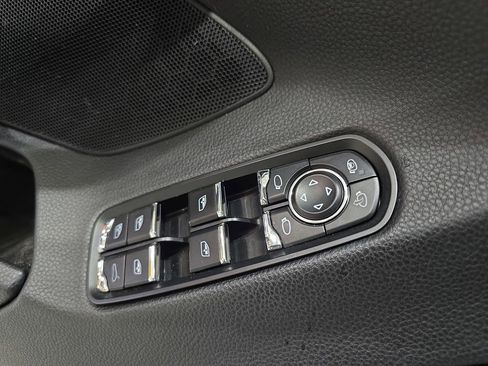 Used 2013 Porsche Panamera 4 image 31