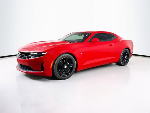 Used 2021 Chevrolet Camaro LT RWD image 4