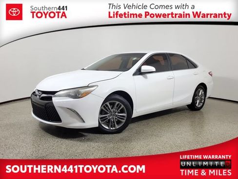 Used 2017 Toyota Camry SE FWD image 1
