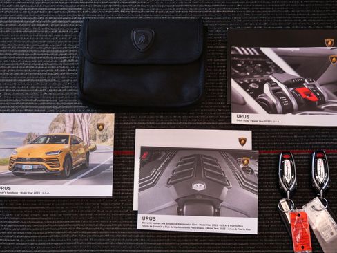 Used 2022 Lamborghini Urus AWD/4WD image 20