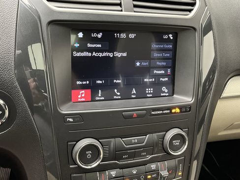 Used 2019 Ford Explorer XLT w/ Equipment Group 202A AWD/4WD image 21
