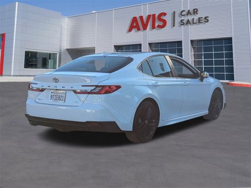 Used 2025 Toyota Camry SE image 6