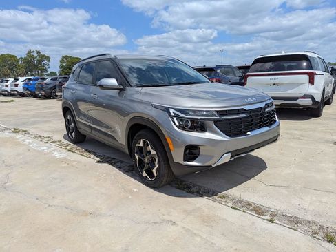 New 2026 Kia Seltos S FWD image 2