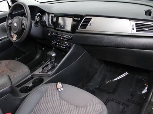 Used 2018 Kia Niro LX FWD image 24