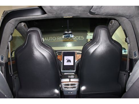 Used 2017 Tesla Model X 75D image 19