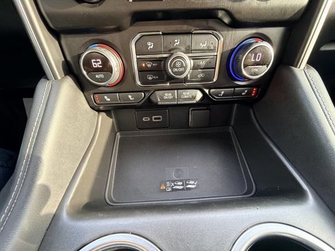 Used 2022 Chevrolet Suburban LT image 5