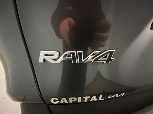 Used 2020 Toyota RAV4 XLE image 12