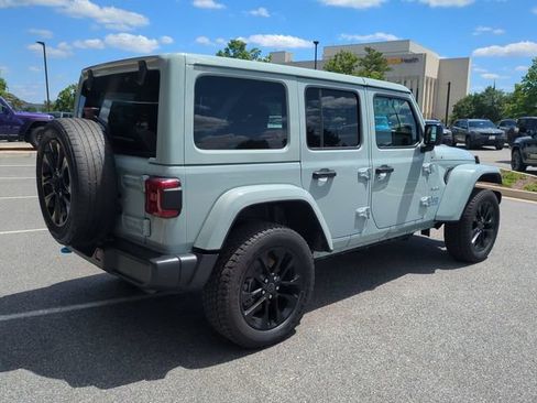 Used 2024 Jeep Wrangler Unlimited Sahara AWD/4WD image 4