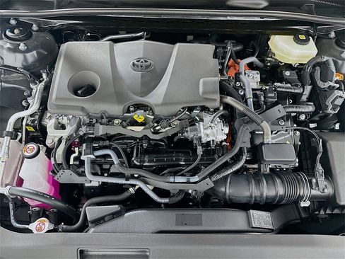 Used 2025 Toyota Camry SE image 31