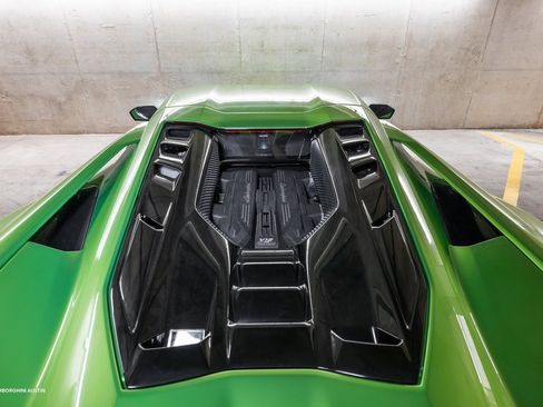 Used 2024 Lamborghini Revuelto image 12