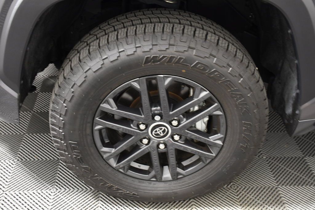 Used 2023 Toyota Tundra SR5 w/ SR5 Convenience Package AWD/4WD image 11