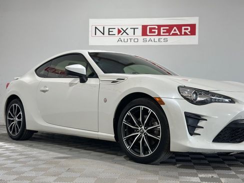 Used 2017 Toyota 86 image 2